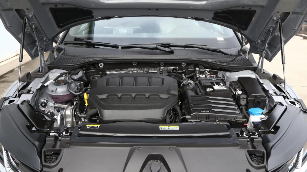 主题仍是运动感，轿跑猎装两种选择，26款大众CC表现如何？