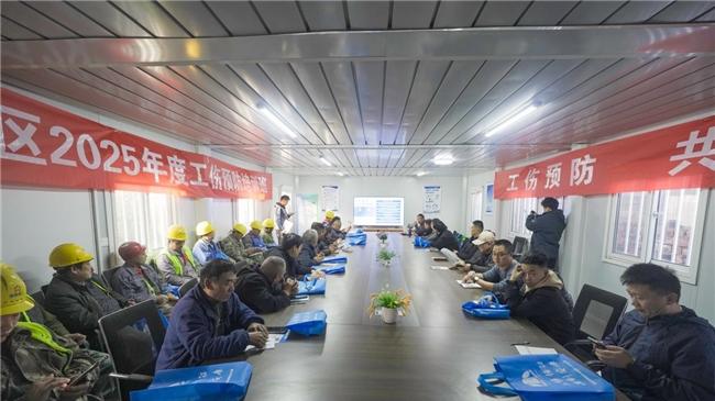 泰安高新区开展工伤预防宣传、培训进工地活动，筑牢安全防护网