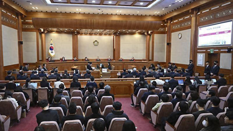 弹劾案7：1，尹锡悦化险为夷？政敌出现反常之举，韩国或迎来大乱