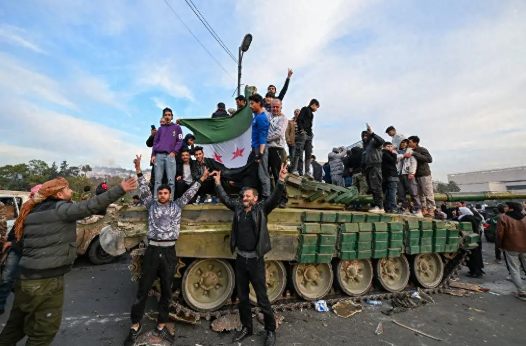 抵抗之弧土崩瓦解？战斗深夜打响，HTS先锋遭全歼，伊朗收到坏消息