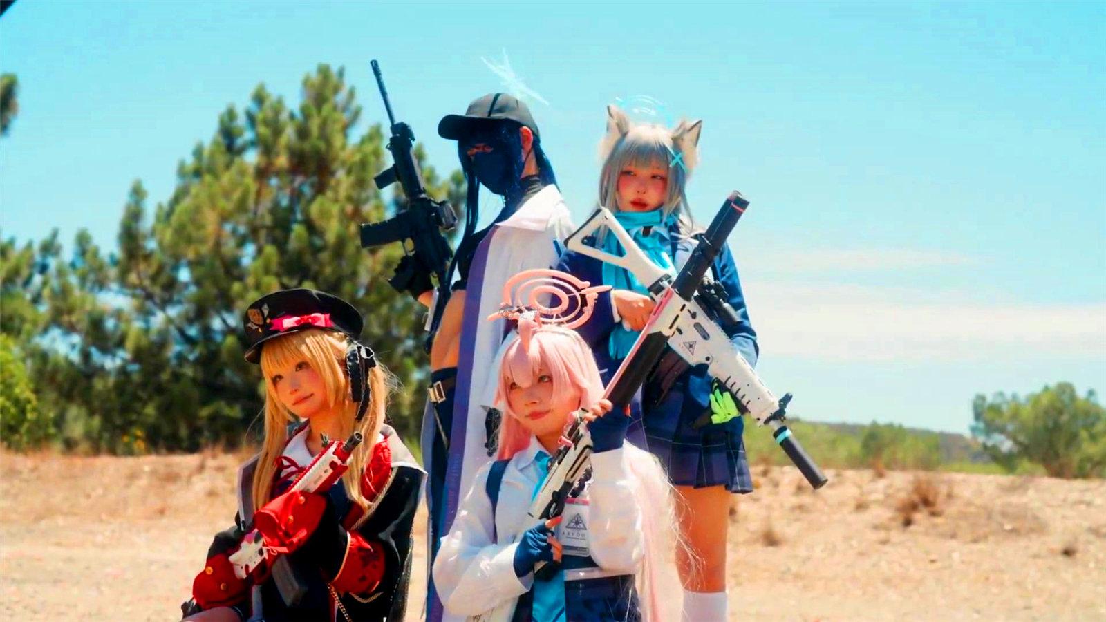 沉浸感拉满，Coser组团扮演《蔚蓝档案》角色，来了一场野外打靶