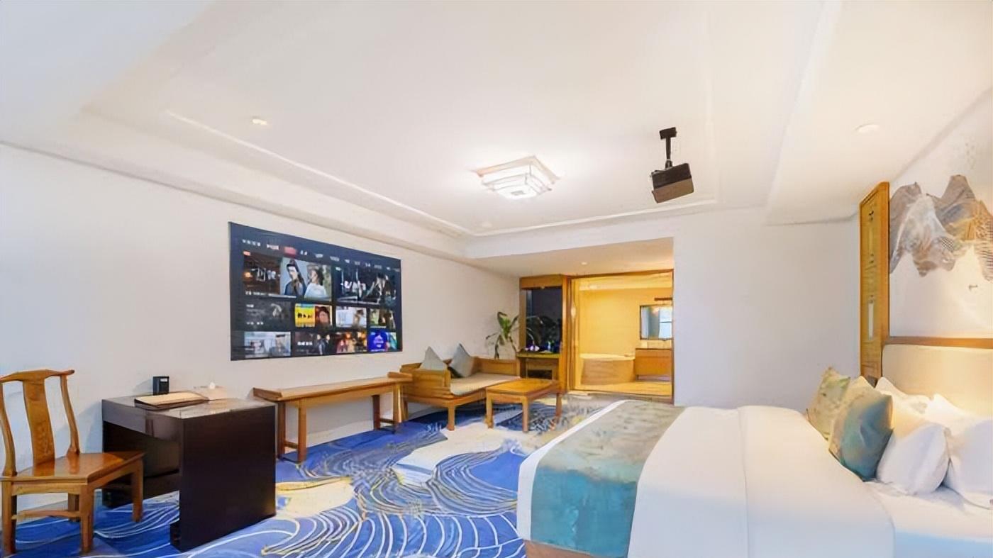 来沈阳住全景落地窗精品酒店———世海哲人精品酒店