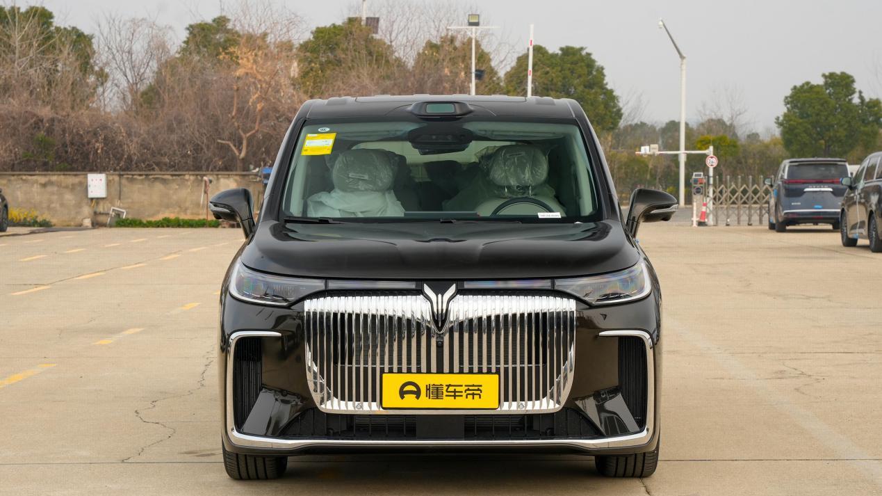 试驾岚图梦想家 PHEV 四驱尊贵乾崑版，华为智驾加持，实力有多强？