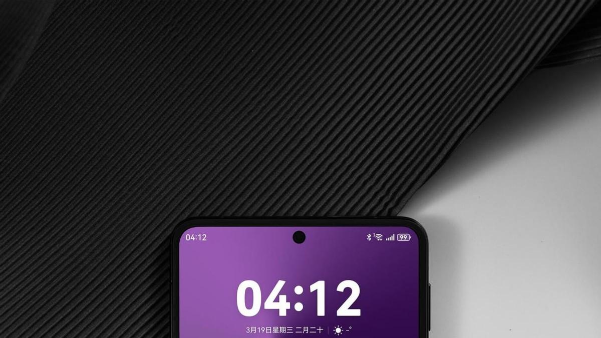 华为Pura X上市，16: 10阔型屏与鸿蒙5带来全新体验