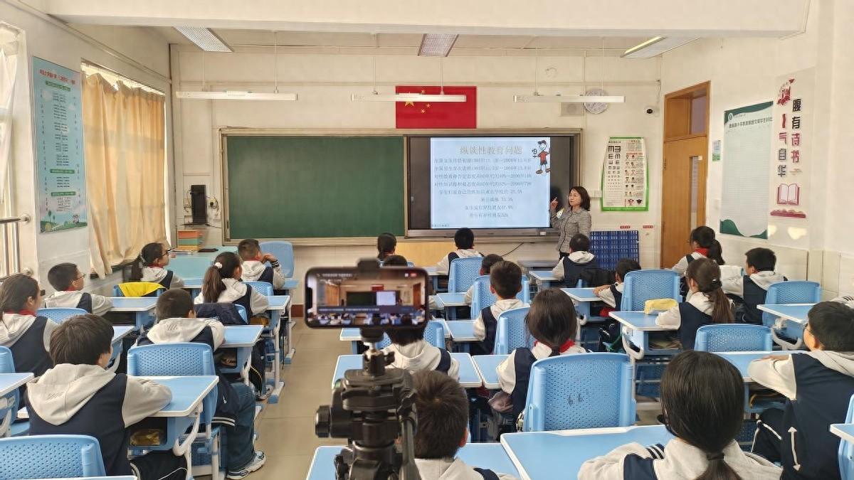 为青春护航 对生命负责——九三学社市南区委员会走进德县路小学教育集团开展科普活动