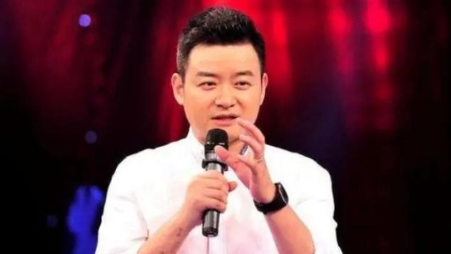 19年了，巅峰时期从央视辞职，坚持只身赴美的李佳明，现在还好吗