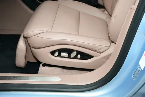 华为乾崑ADS4+宁德时代电池！2026款阿维塔07"入门即满配"