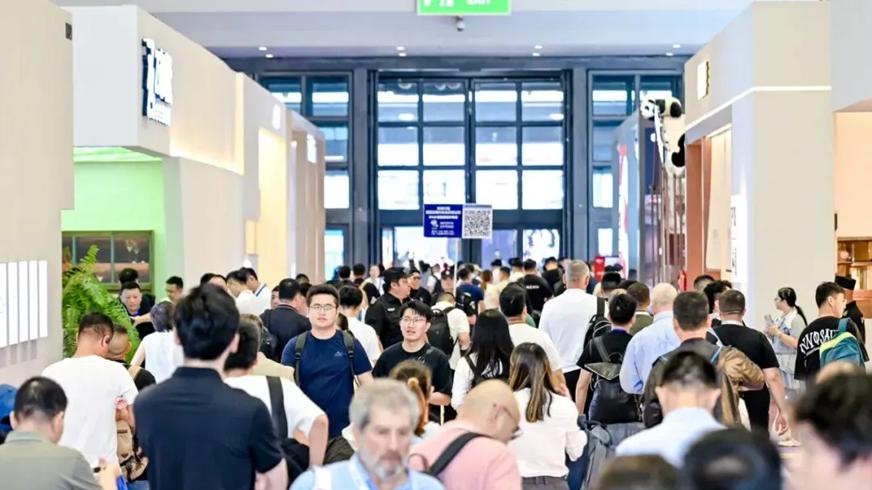 2025中国家博会（上海）盛大启幕  媒体观察团共探家居商业品牌新风向