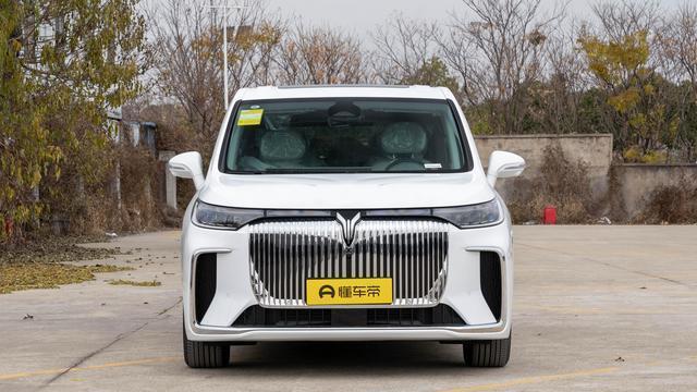 华为乾崑智驾ADS30上车，全新岚图梦想家的智能、豪华表现如何？