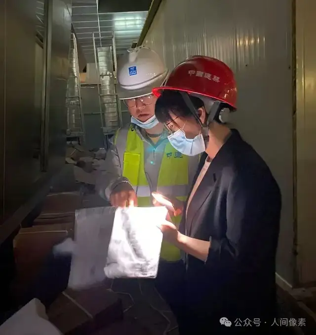 从年薪30万到时薪25元，43岁女建筑师在五份零工里重构生活