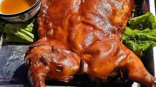烤乳猪：荔枝木炭赢了电烤炉｜婆婆银镯藏二十年秘技，传承的情怀