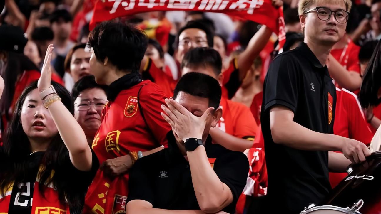 球迷举话筒"训话"球员：中国足球的新文化还是网络时代的情绪狂欢？