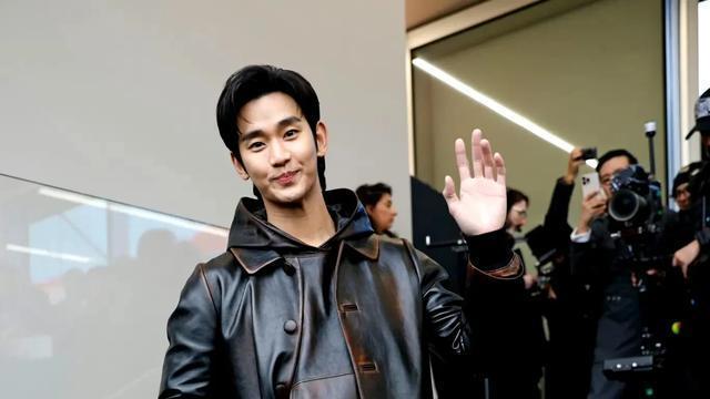 米兰这一夜，185李现肩宽腿长帅到失语，韩国神颜男星也被秒