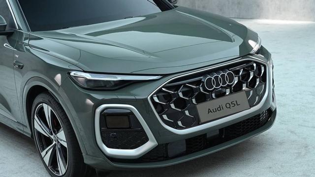 全新奥迪Q5L震撼登场，全系标配2.0T动力，双192线激光雷达引领智能驾驶