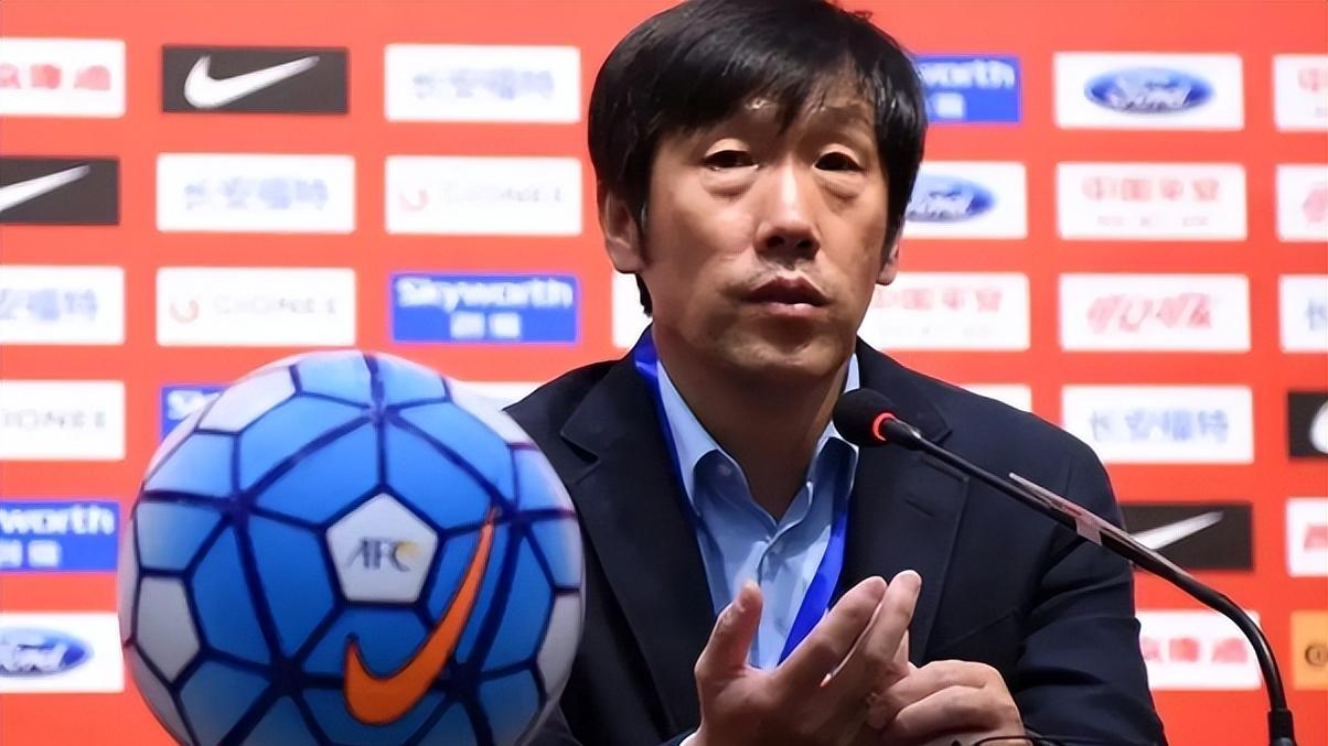 不是陶伟也不是隋东亮！西班牙巨星成国安救火主帅，曾是沙足球王