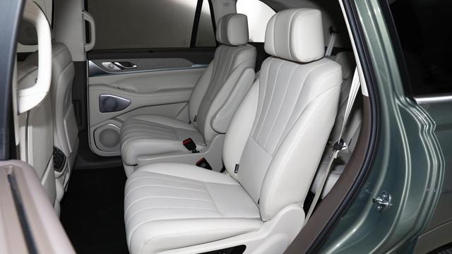 魏牌全新蓝山，动力、智驾、座舱三管齐下，把安全感拿捏住了