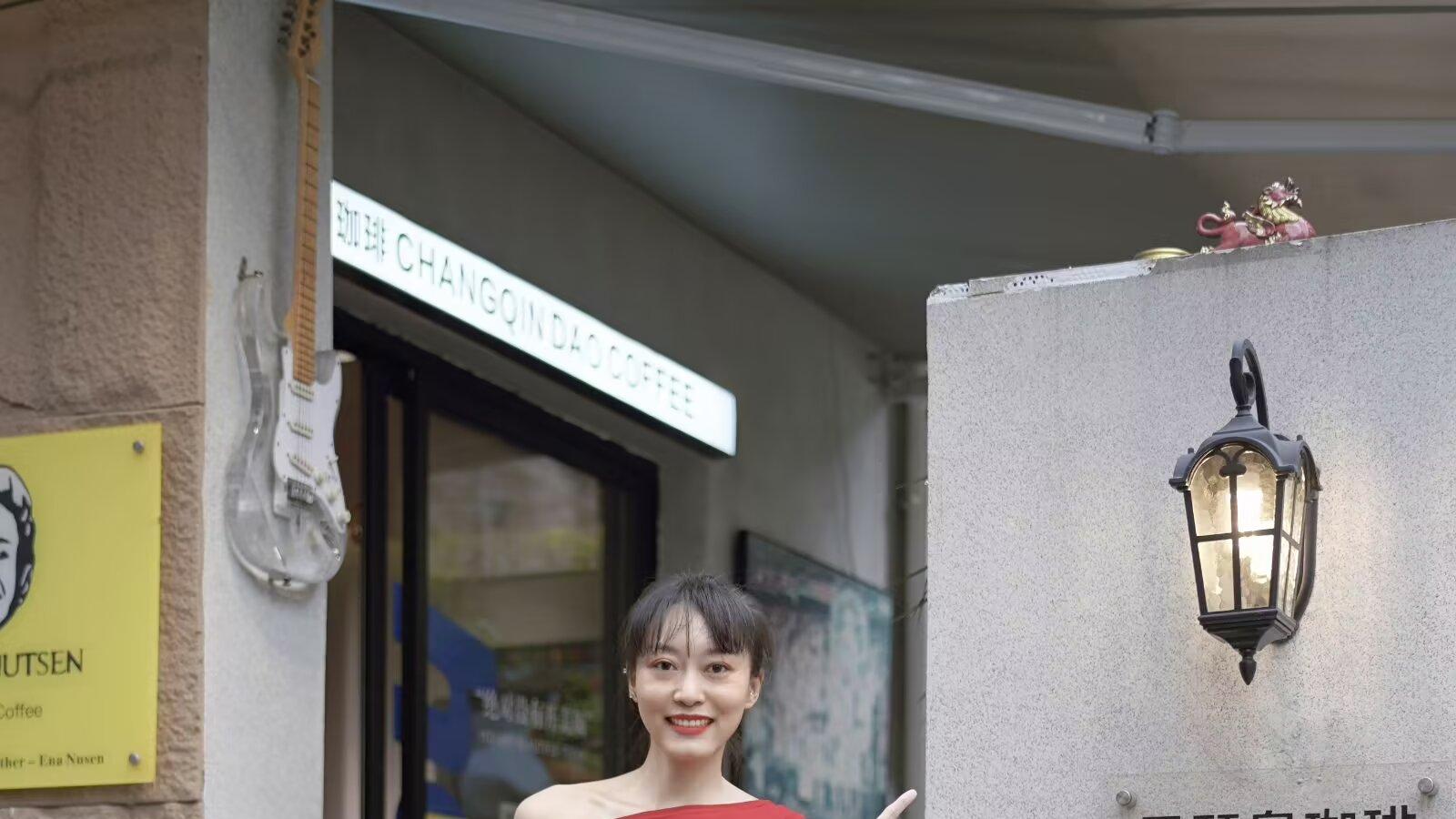 漂亮的模特儿：她在人间贩卖温柔和善念（杨芳芳）