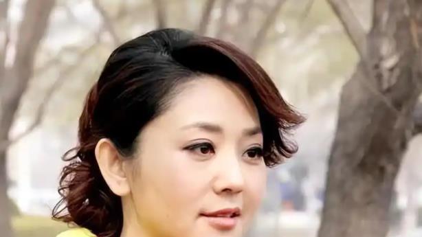 从“央视名嘴”到“查无此人”，49岁的方琼，现在到底去哪了？