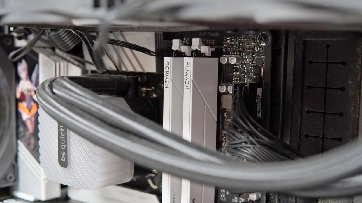 轻松超频到7600MHz——科摩思承影机甲6000MHz CL30 DDR5内存