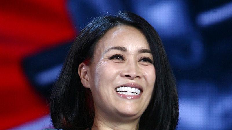 那英直播质问票数何炅罕见结巴：一场"失控"的直播为何让观众集体高潮？