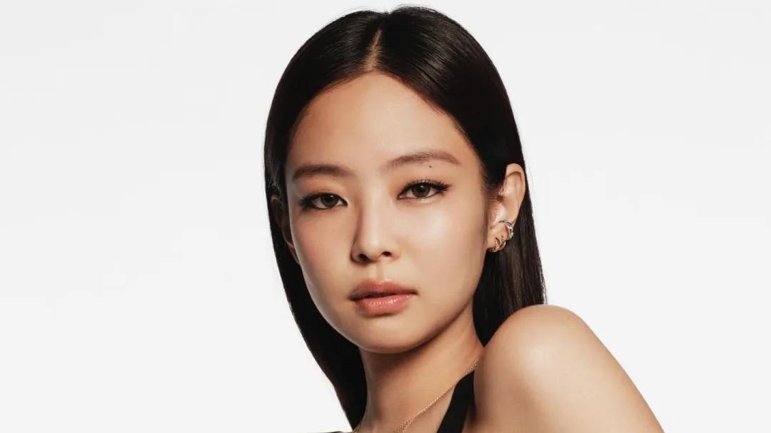 Jennie：冬季时尚大片，教你如何穿出高级感与日系气质