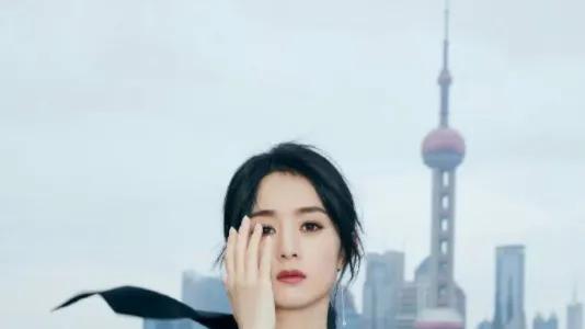 赵丽颖早期在上海明珠塔前留影曝光，网友：经年之后，你且看她