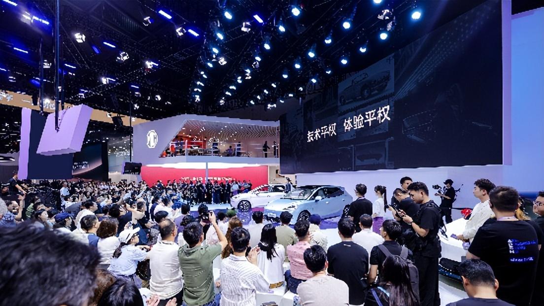 全新MG4上市：重塑纯电两厢市场格局，引领技术平权新时代