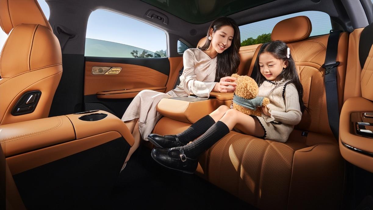 星耀8首波OTA泊车升级！300+车位35秒轻松入