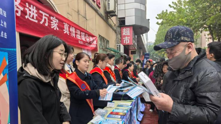 临潼区开展“社保服务进万家”活动