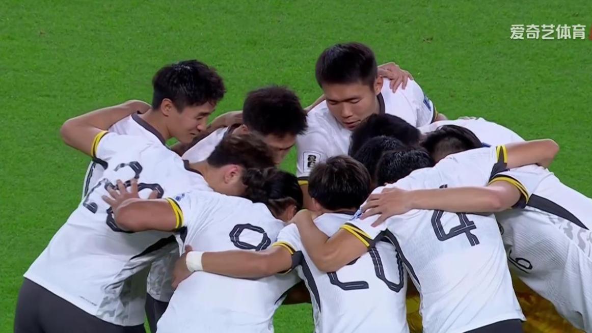 0-1！10人国足不敌沙特队，遭18强赛2连败，塞尔吉尼奥无缘首秀