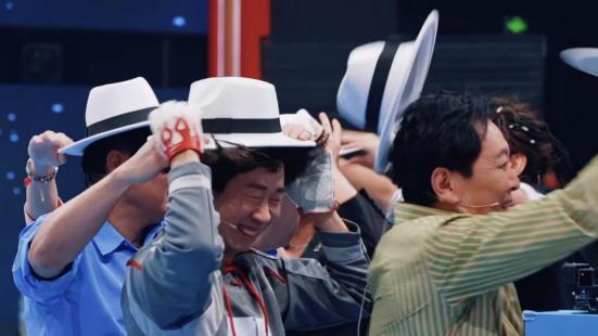 《王牌9》全员解放天性，杨迪化身“妈粉”对宋亚轩直球告白