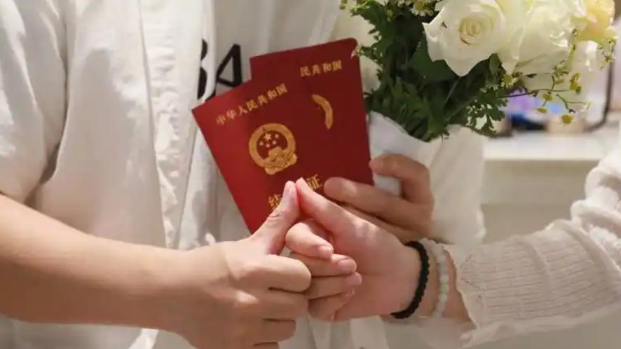 当代青年的婚恋突围：当爱情遇上现实的多重考验