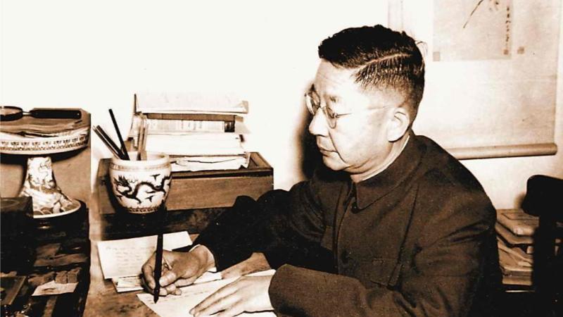 老舍的刀子太狠！《骆驼祥子》这12句话，写透了底层的心酸与幻灭