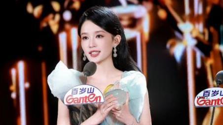电视剧品质盛典星芒闪烁，刘亦菲美若惊鸿，关晓彤造型惹众议！