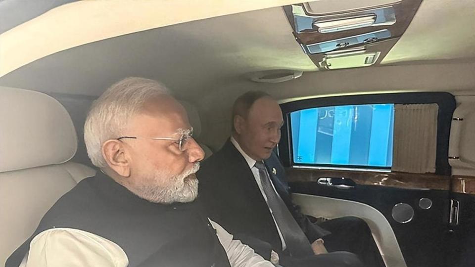 一碗水端平？印媒抛尖锐问题，普京当场亮答案：中印都是俄罗斯最亲密朋友