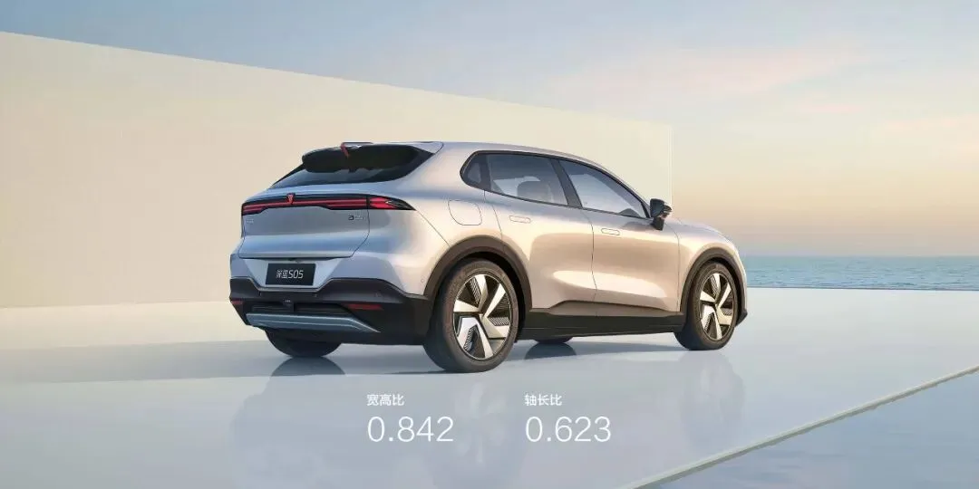 2025重磅发布：深蓝S05四驱版惊艳慕尼黑，海外32.6万起的豪华电动值不值？
