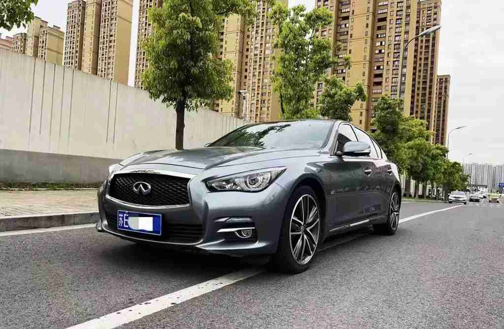 英菲尼迪M50：VQ37 V6发动机，水晶仪表盘，新世代轿跑典范
