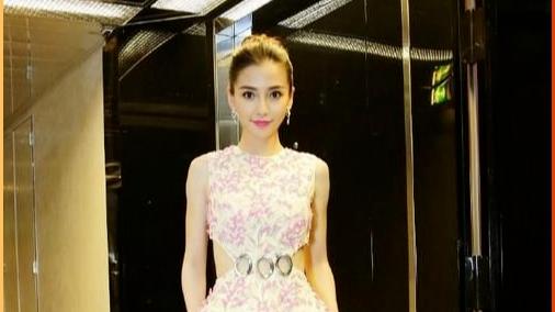 Angelababy巴黎复出美炸了！时隔2年再战时装周，这状态是吃了防腐剂吗？