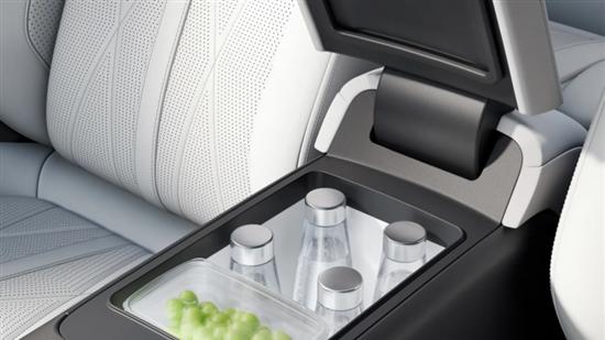 新款极氪X正式上市 售价15.58-17.58万元