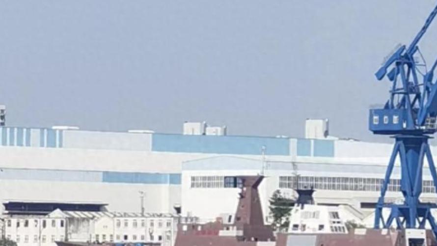 076之后又回头造2艘075？054A没上漆就下水，或为后续建造腾船坞