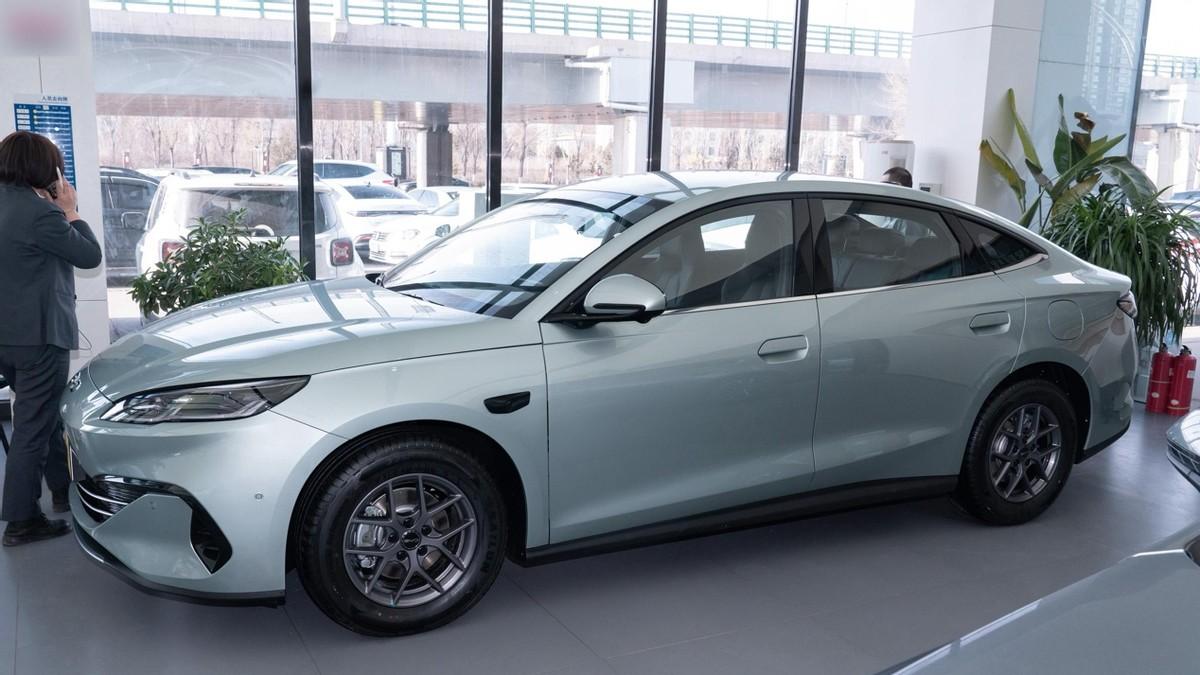 至高降5.3万元，比亚迪多款车型大幅降价，谁笑了，谁又哭了？