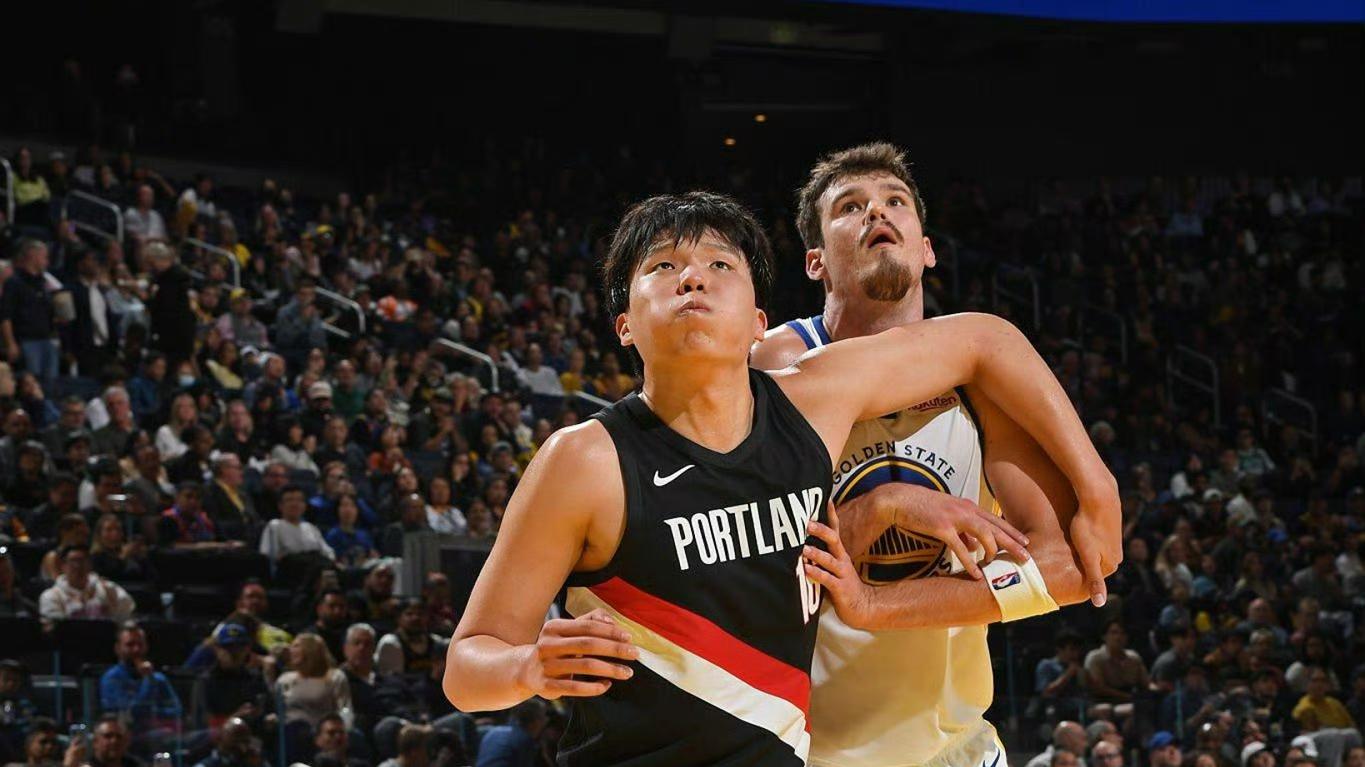 不如陈国豪？杨瀚森NBA季前赛首秀仅4分4板，6次犯规提前下场！