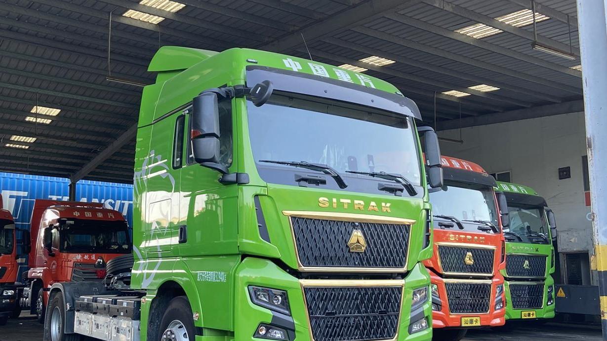 大马力好开更省钱：实拍汕德卡G7X EV纯电牵引车