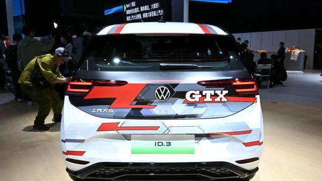 上汽大众高管回应展台争议，真相揭晓，消费者权益保障成焦点