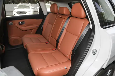 14 万级家用 SUV 实力派！零跑 C10 空间、续航、智能全在线？