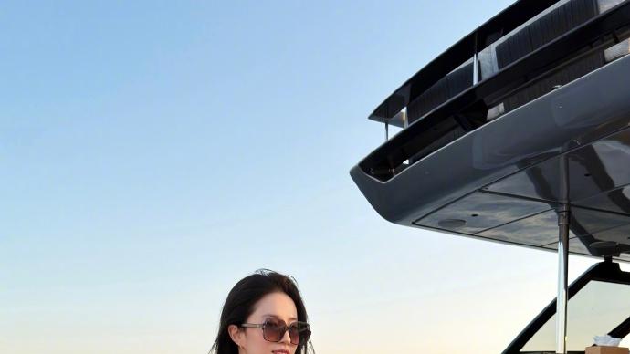 刘亦菲这组游艇上的美照，实在太飒了啊！