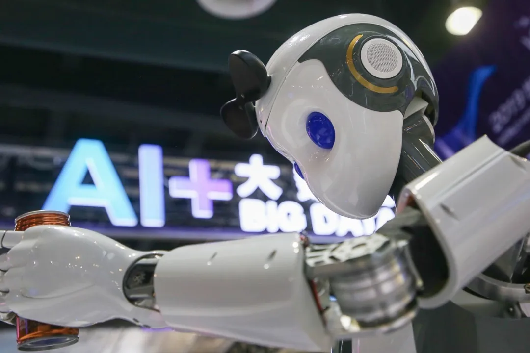 2025情感新风向：多元变革中的爱与关系探索