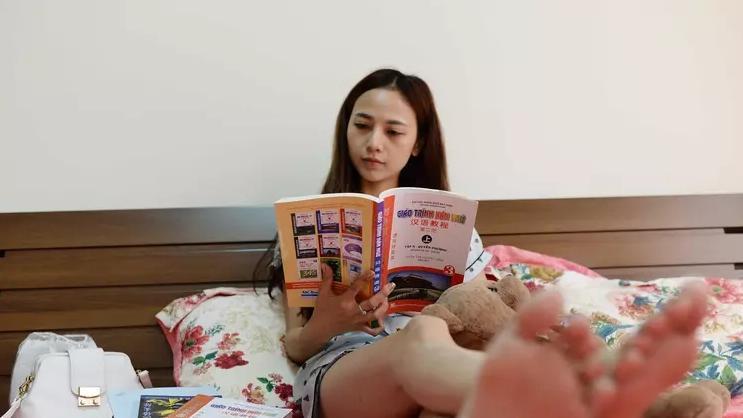 22岁越南姑娘嫁给39岁中国汉子，在乡下养猪的幸福生活。