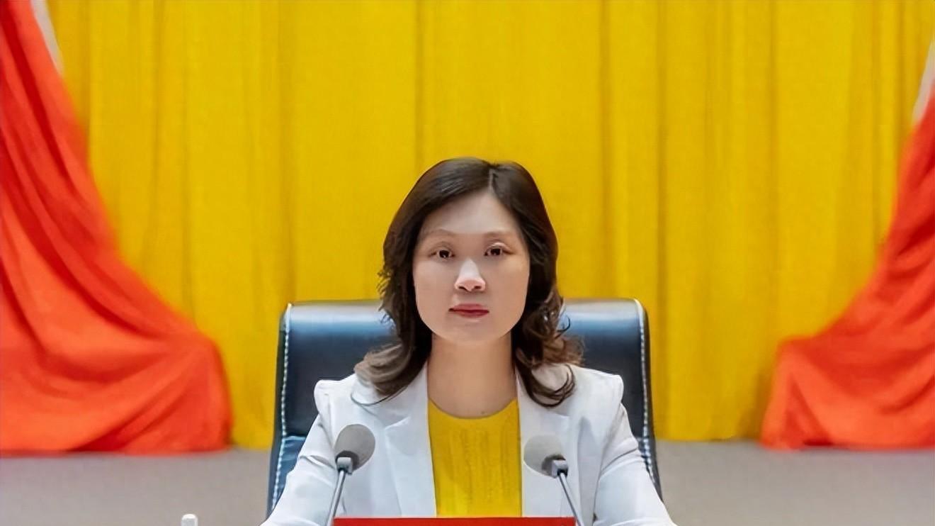 又一美女干部落马，还是优秀县委书记，医疗卫生系统反腐需持续