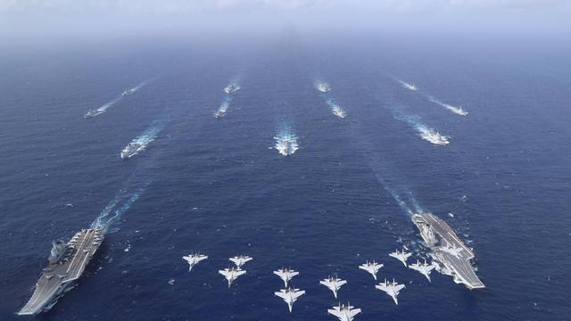 美日英在台海挑衅，中方舰机闻令而动，外媒震惊：为何派这么多